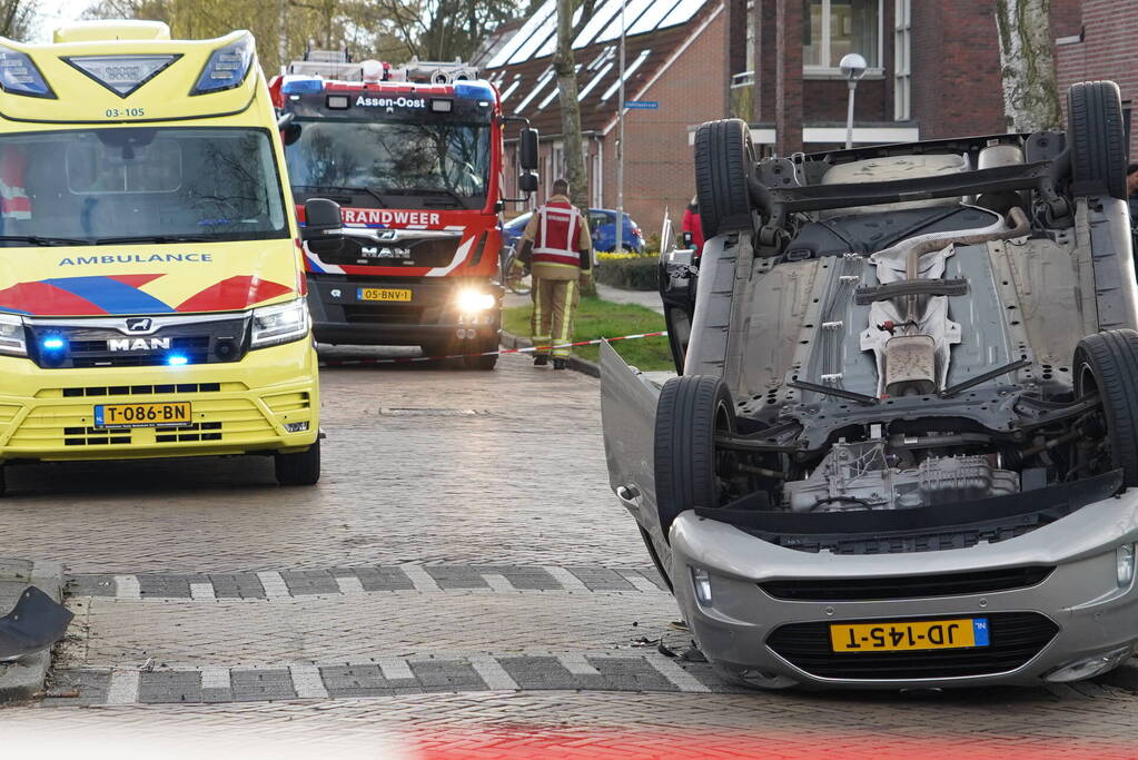 Brandweer bevrijdt automobilist uit auto