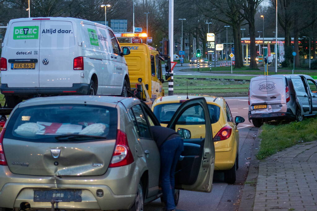 Vier voertuigen betrokken bij kettingbotsing