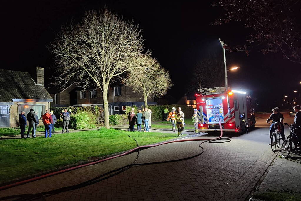 Garage naast woning uitgebrand