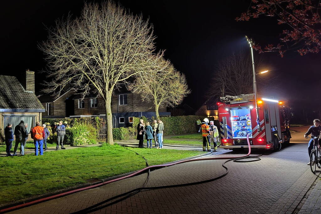 Garage naast woning uitgebrand
