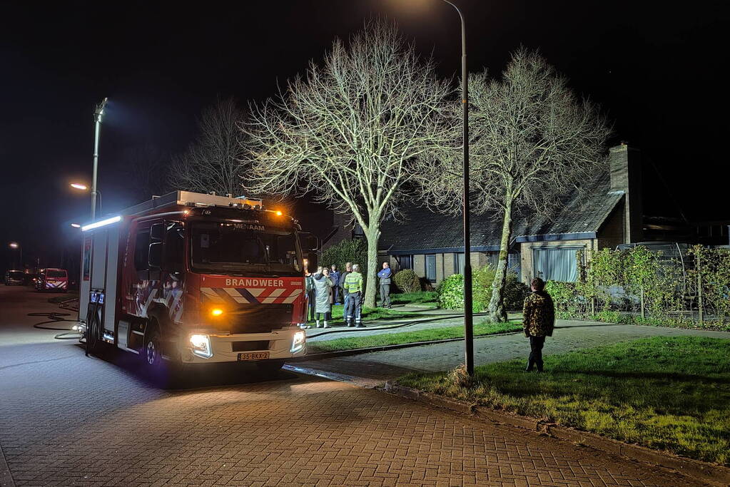 Garage naast woning uitgebrand