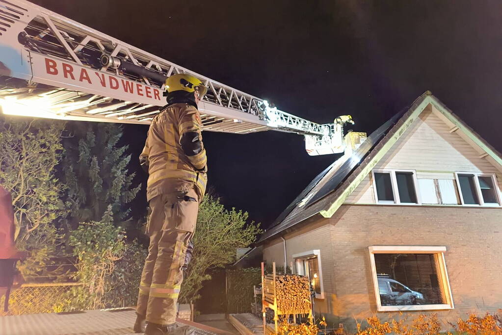 Schoorsteen geveegd na brand