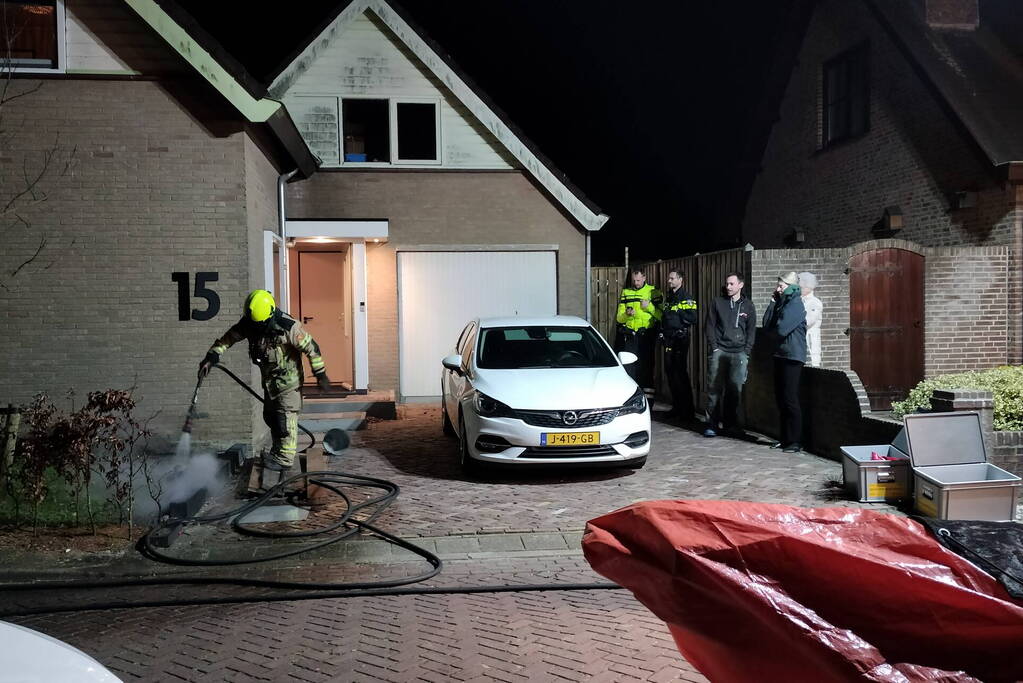 Schoorsteen geveegd na brand