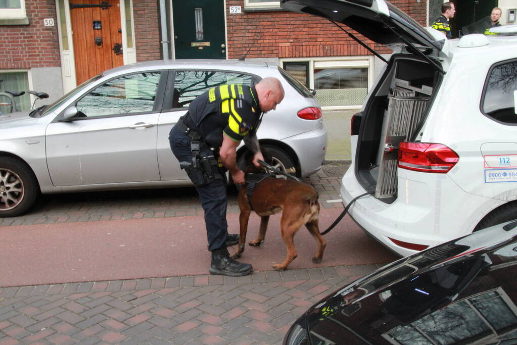 Politie valt woning binnen na melding steekpartij
