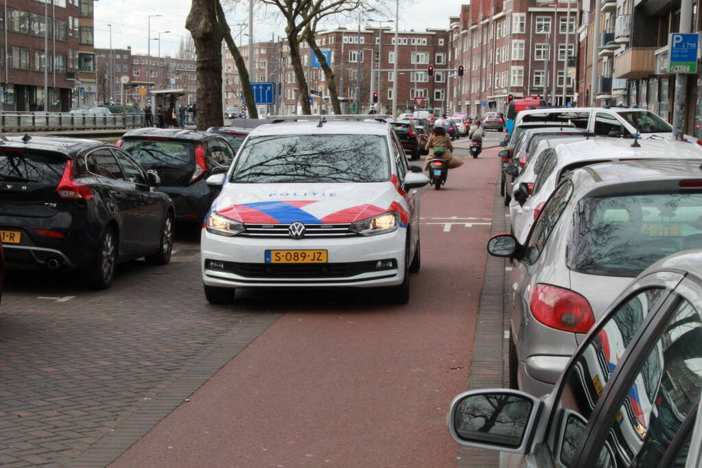 Politie valt woning binnen na melding steekpartij