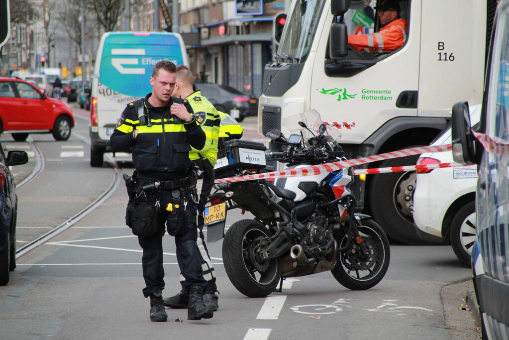 Politie valt woning binnen na melding steekpartij