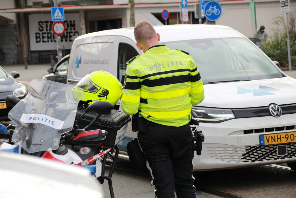 Politie valt woning binnen na melding steekpartij