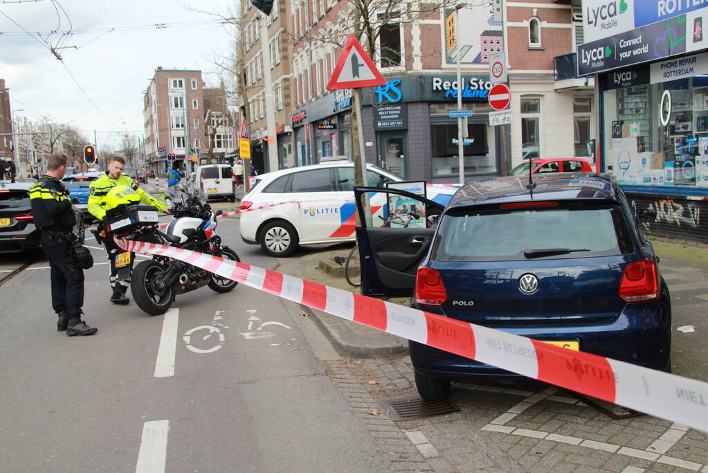 Politie valt woning binnen na melding steekpartij