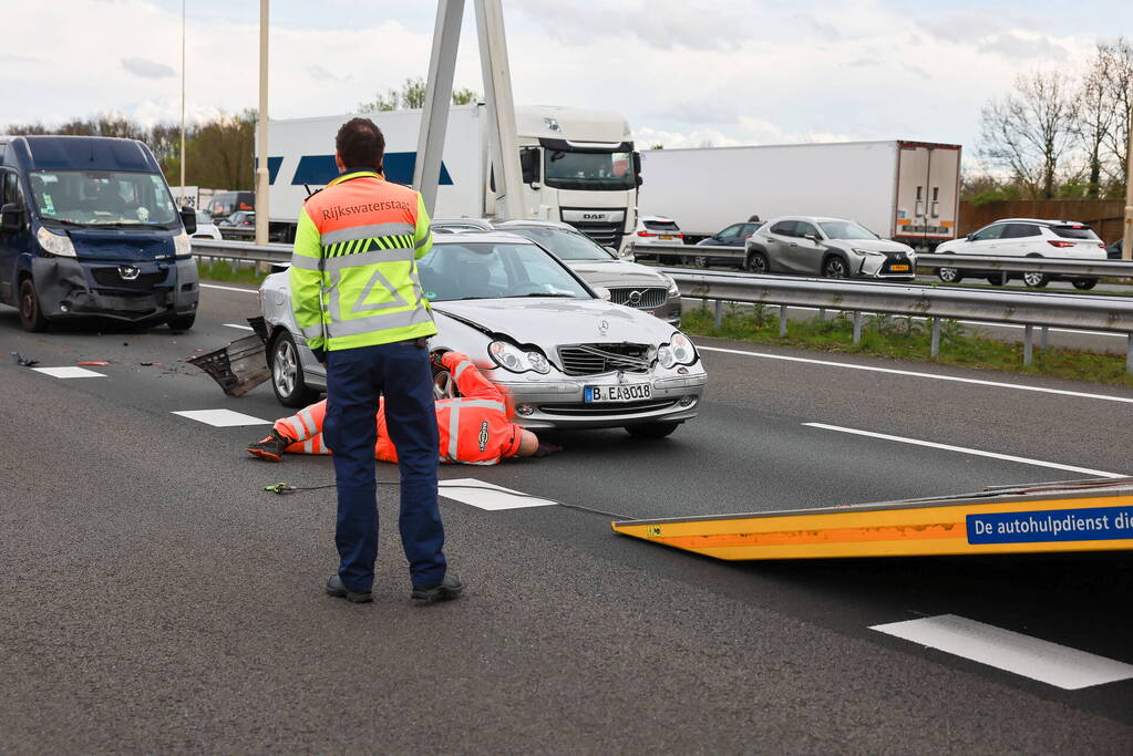 Drie voertuigen betrokken bij kettingbotsing