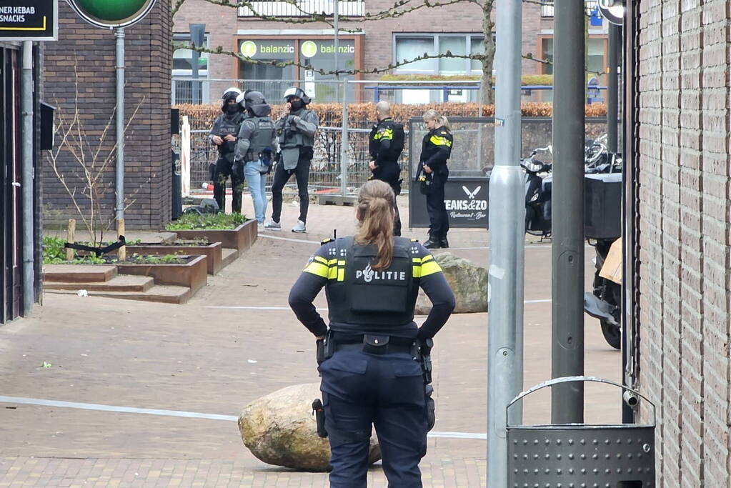 Arrestatieteam bij ernstig incident in centrum, ruim 150 woningen ontruimd