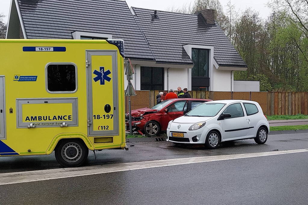 Flinke schade bij ongeval tussen twee auto's