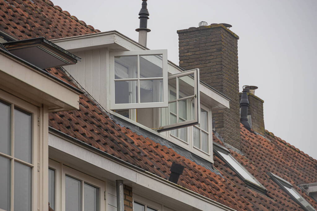 Rook bij brand in kelder van woning