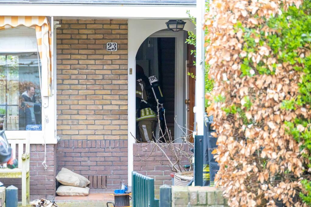 Rook bij brand in kelder van woning