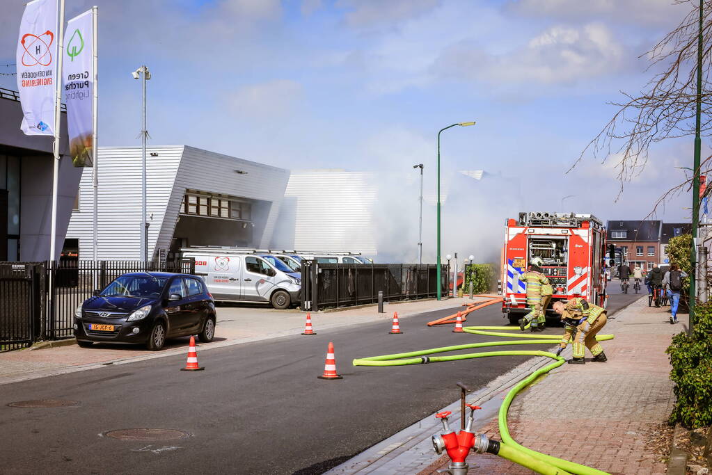 Brand in bouwafval container
