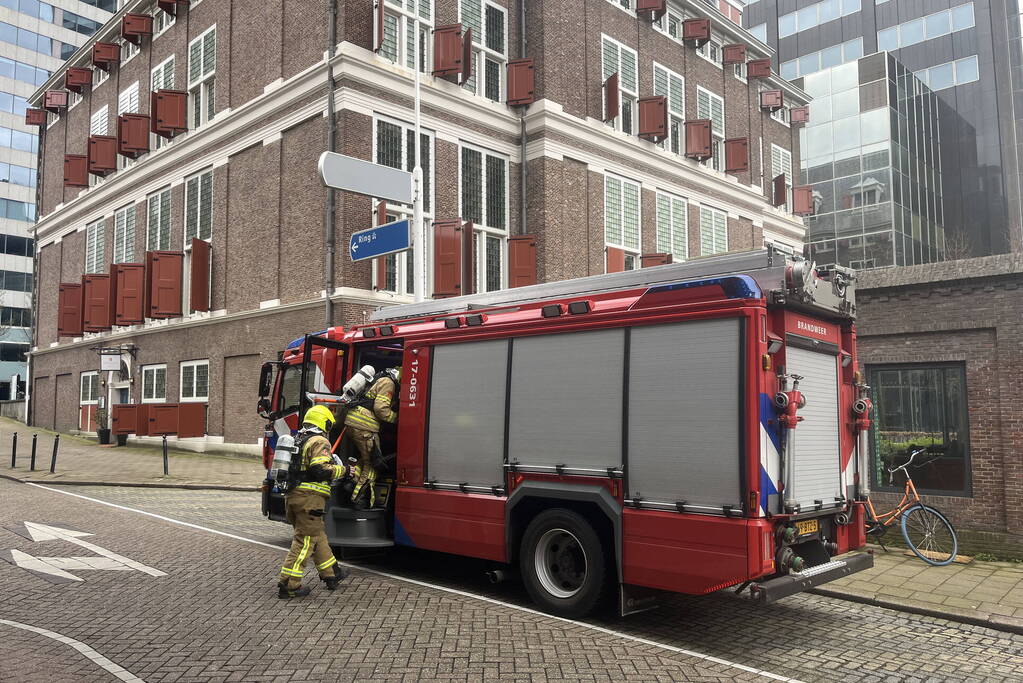 Brandweer ingezet voor lekkende auto in parkeergarage