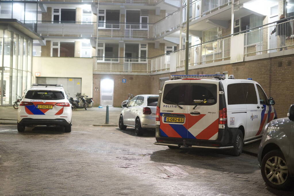 Plaats delict ingericht na explosie in geparkeerde auto