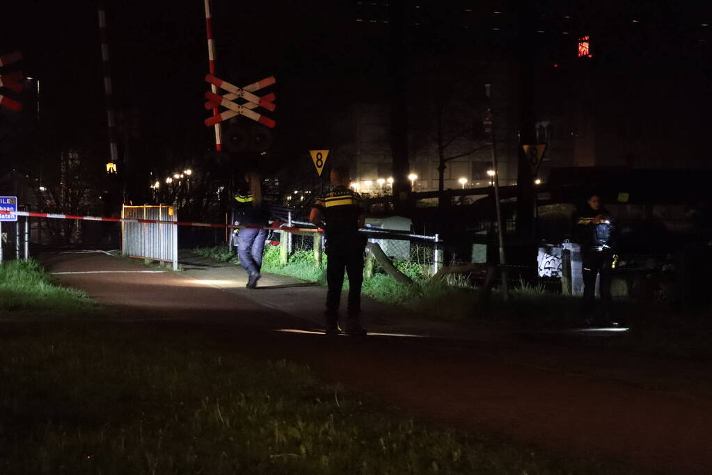 Trein krijgt aanrijding met persoon op spoorwegovergang