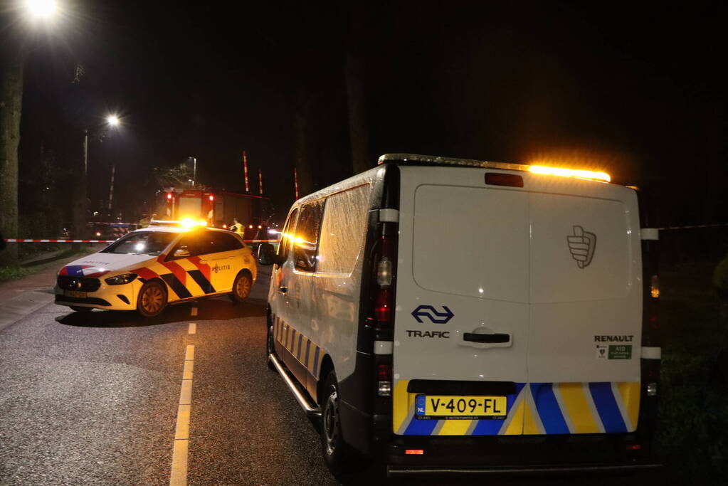 Trein krijgt aanrijding met persoon op spoorwegovergang