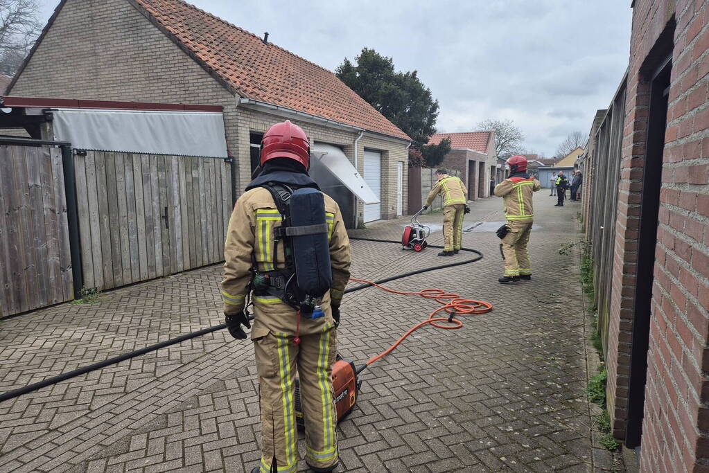 Acculader veroorzaakt kortsluiting en brand in garagebox