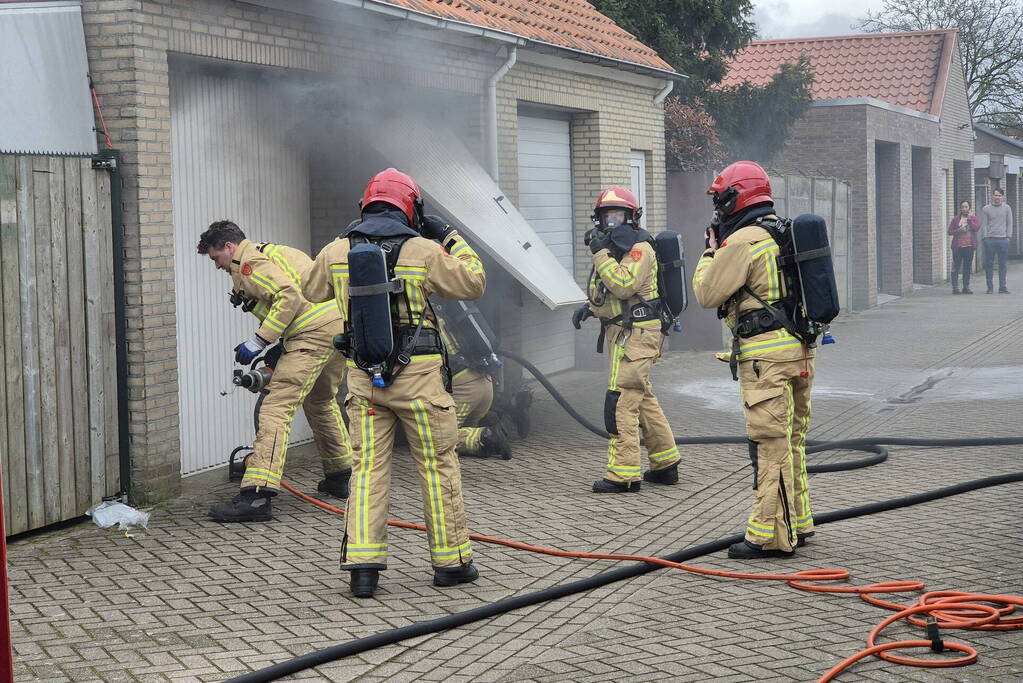 Acculader veroorzaakt kortsluiting en brand in garagebox