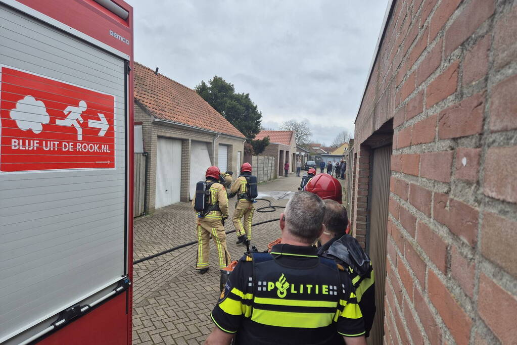 Acculader veroorzaakt kortsluiting en brand in garagebox
