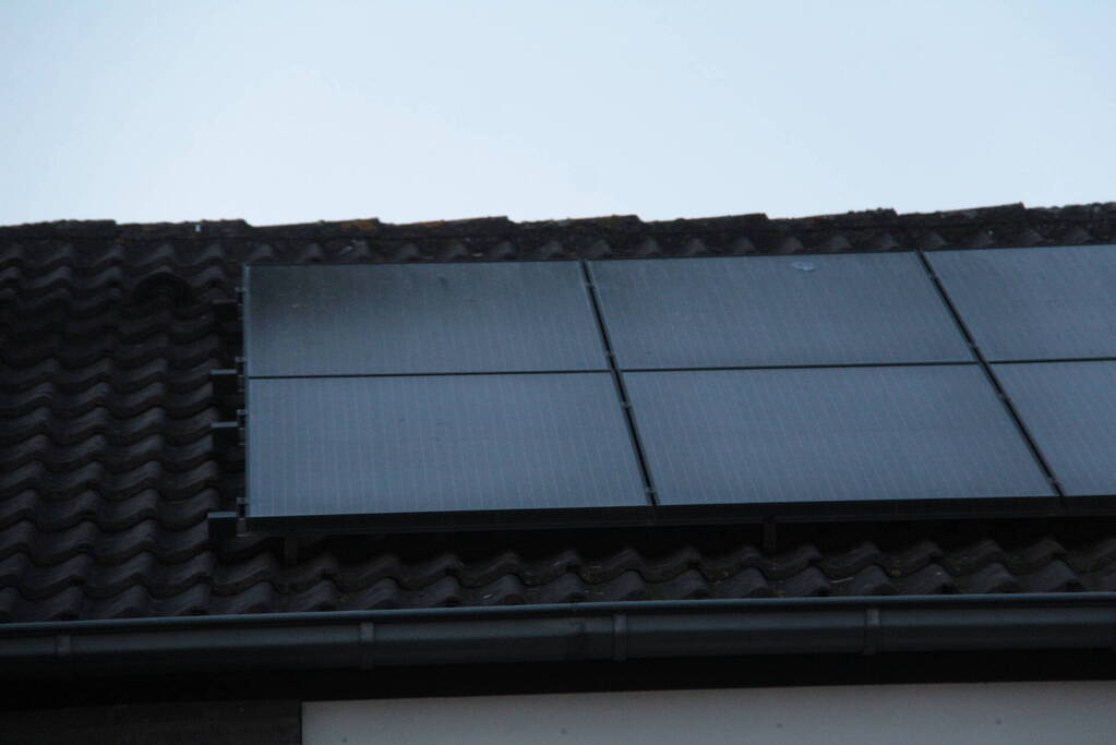 Brandweer controleert zonnepanelen op mogelijke brand
