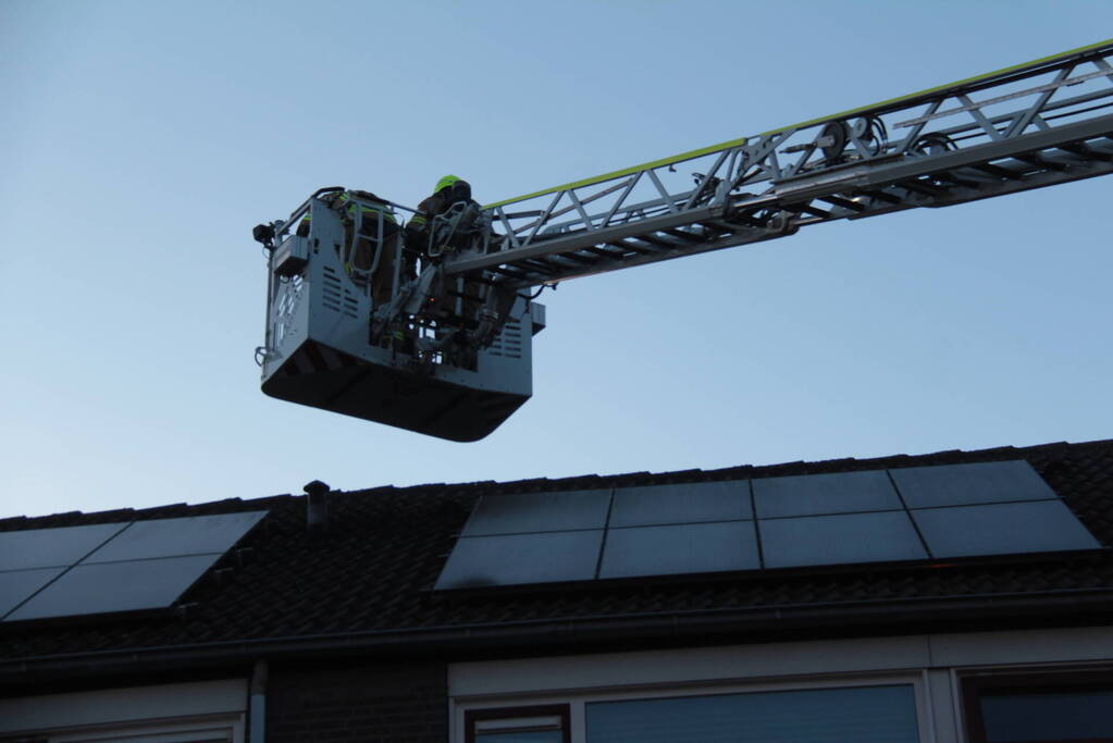 Brandweer controleert zonnepanelen op mogelijke brand