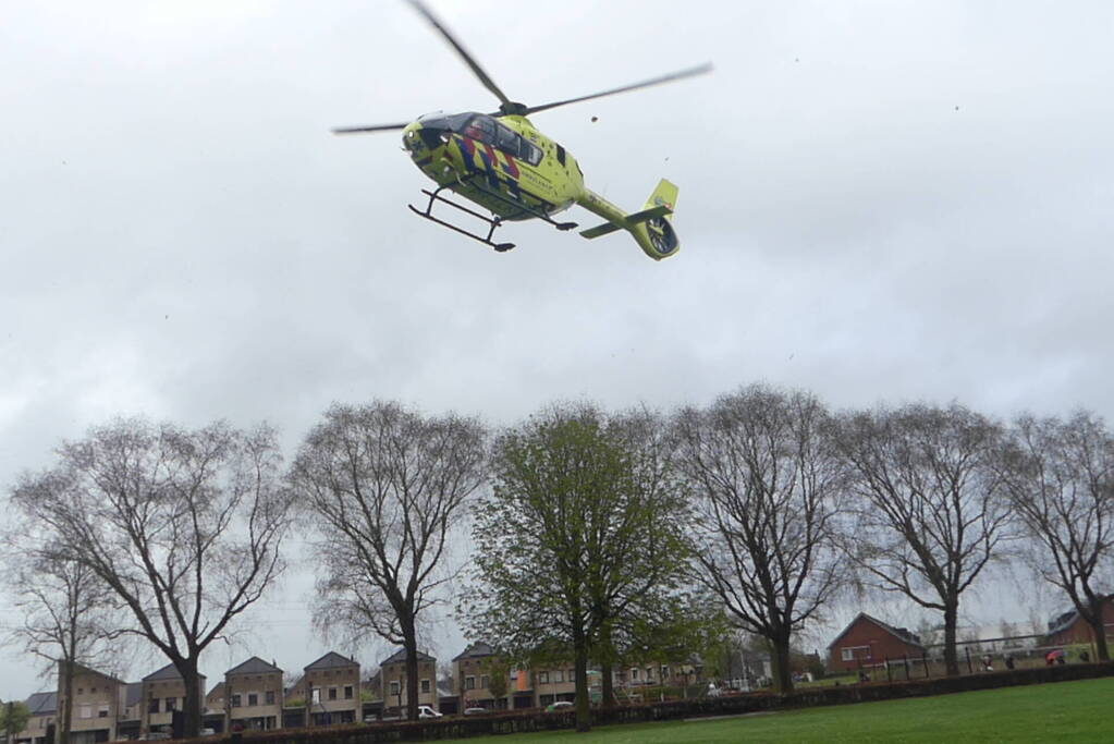 Man zwaargewond na steekpartij op oprit