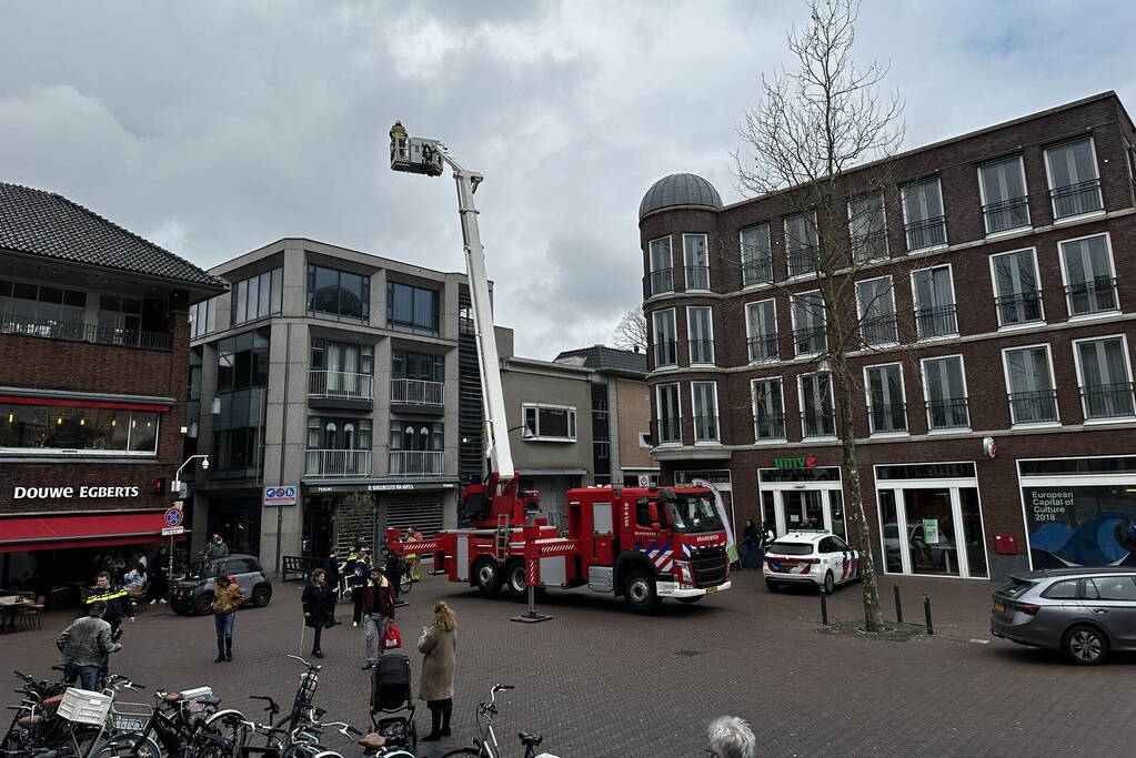 Brandweer groots ingezet voor brand in kledingwinkel