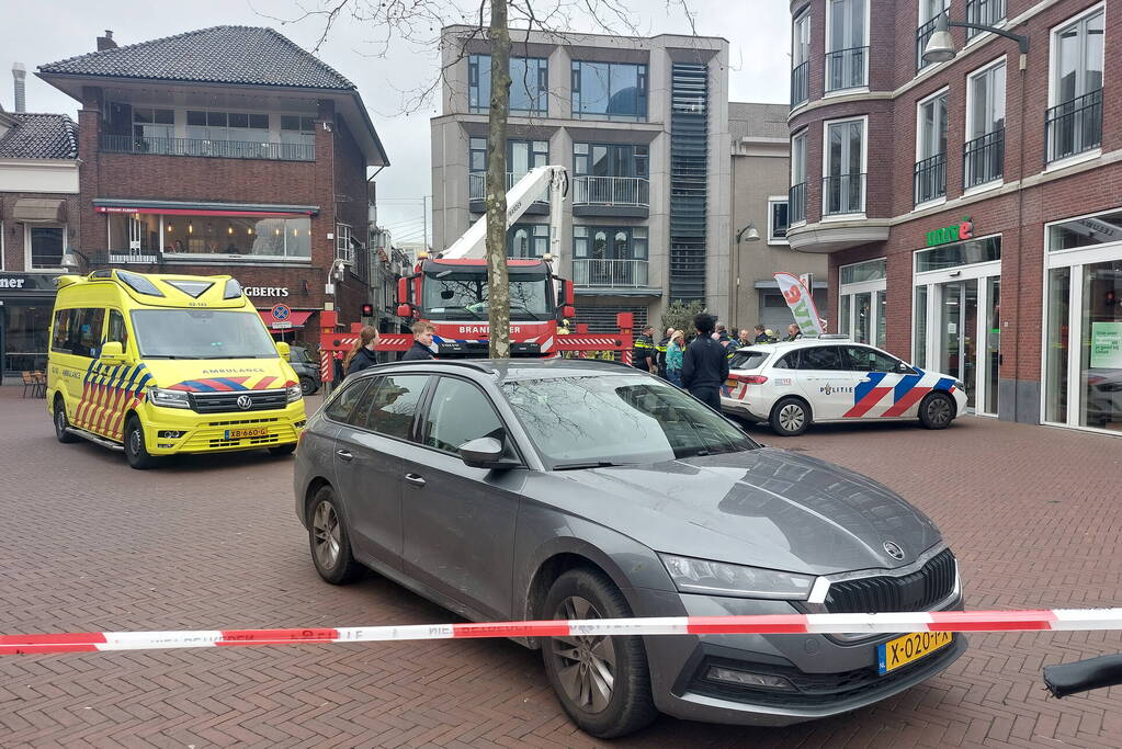 Brandweer groots ingezet voor brand in kledingwinkel