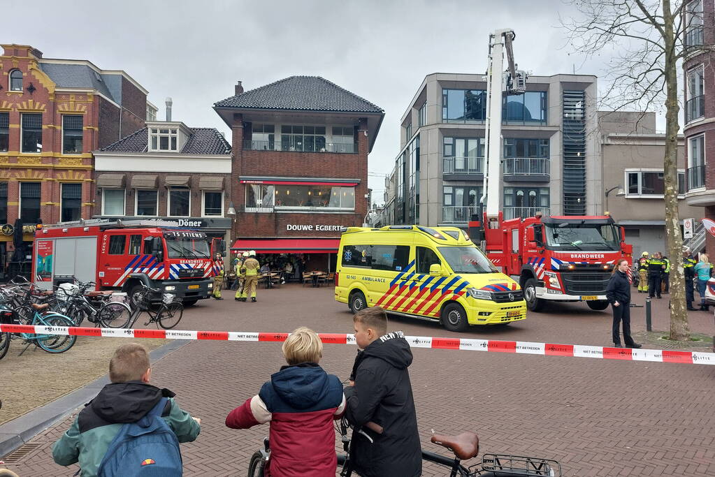 Brandweer groots ingezet voor brand in kledingwinkel