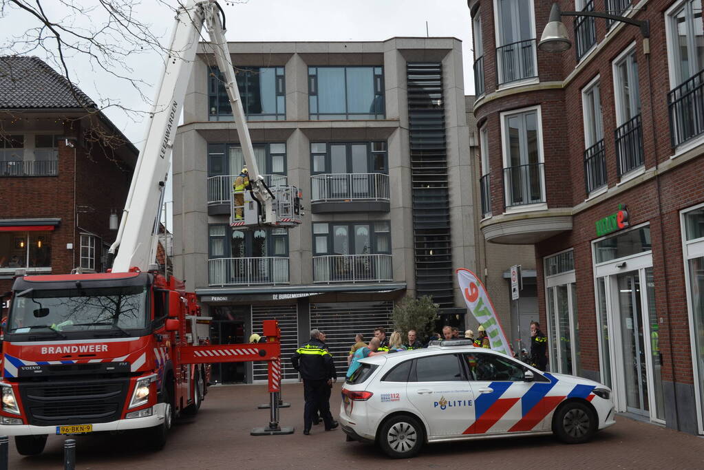 Brandweer groots ingezet voor brand in kledingwinkel