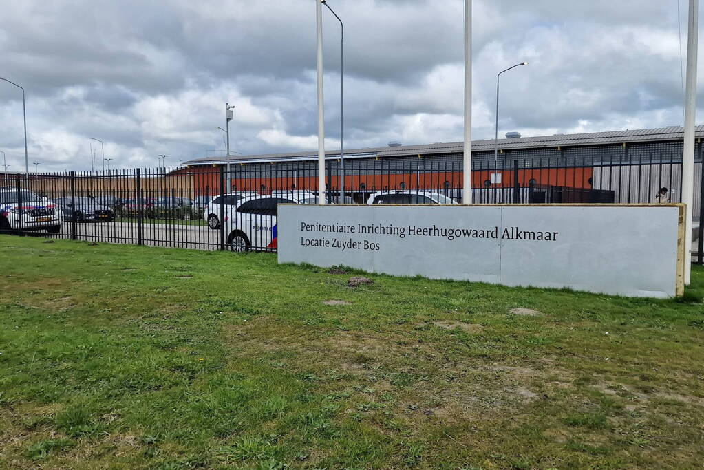 Gevangene gegijzeld twee mede gedetineerden