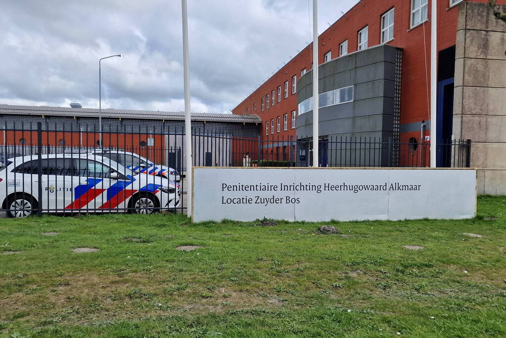 Gevangene gegijzeld twee mede gedetineerden