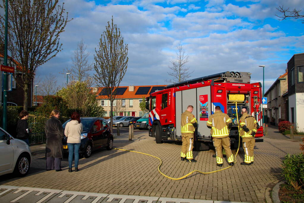 Onderzoek naar gaslucht in keuken van woning