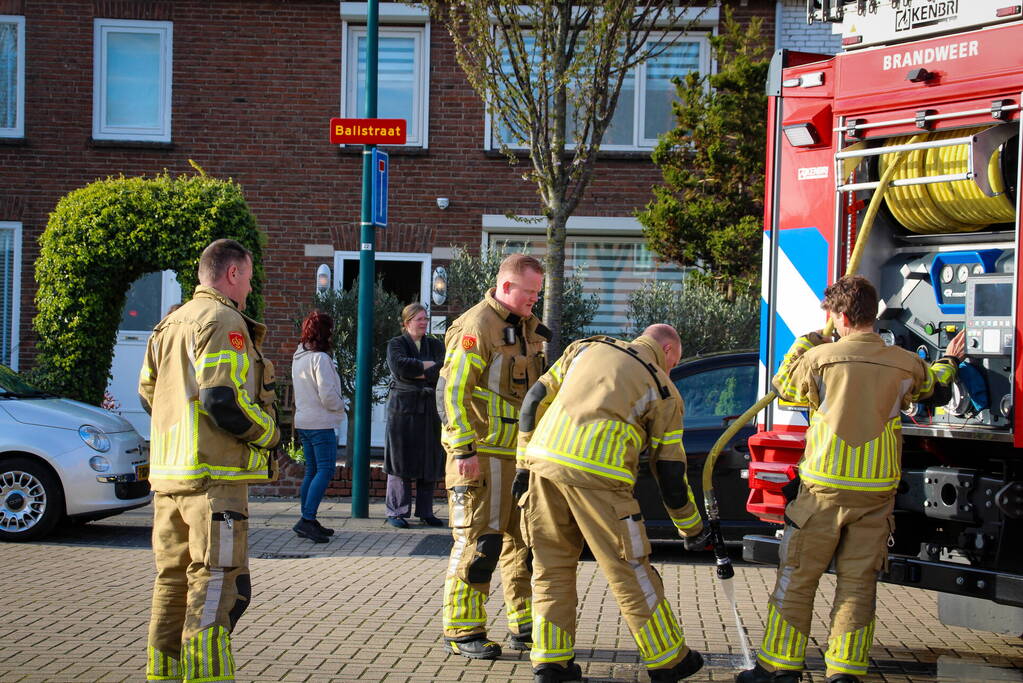 Onderzoek naar gaslucht in keuken van woning