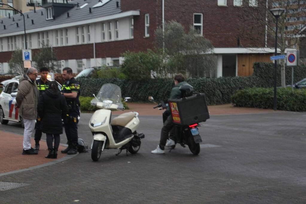 Scooters in botsing op kruising
