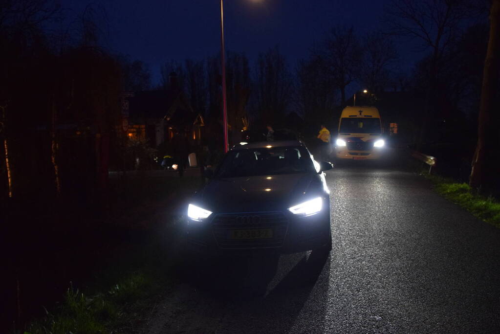 Persoon uit te water geraakte brommobiel gered