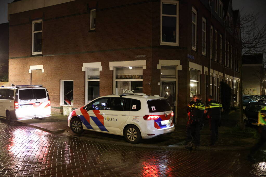 Politie onderzoekt mogelijke steekpartij in woning