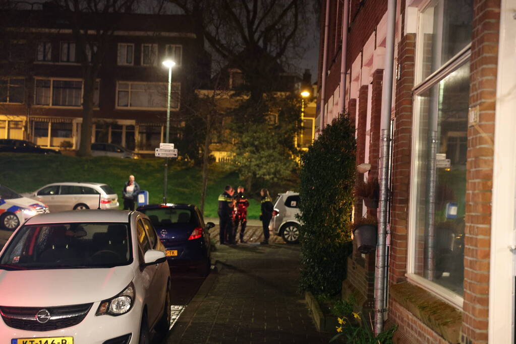 Politie onderzoekt mogelijke steekpartij in woning