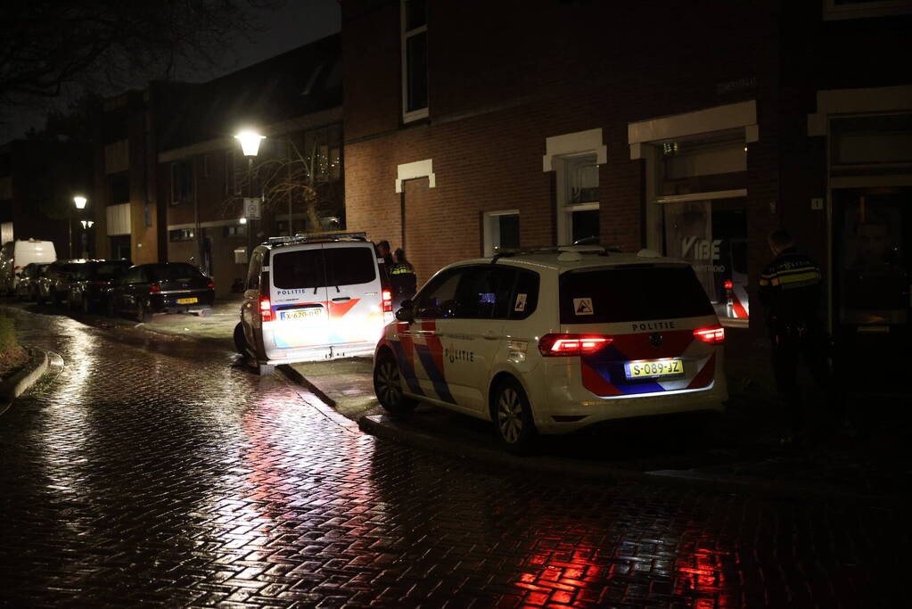 Politie onderzoekt mogelijke steekpartij in woning