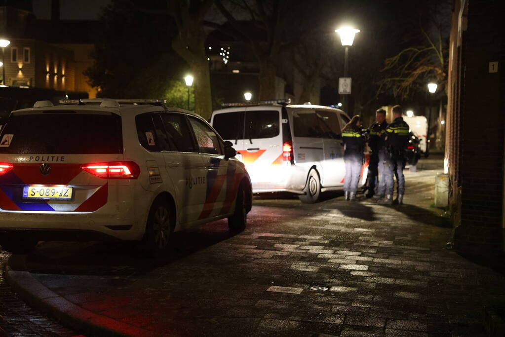 Politie onderzoekt mogelijke steekpartij in woning