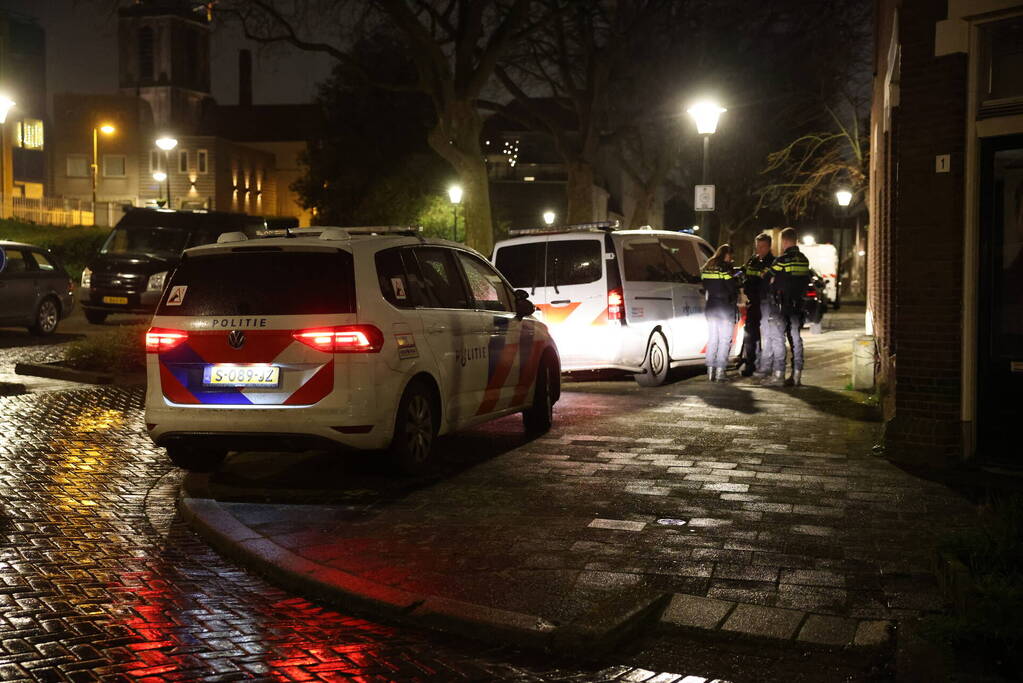 Politie onderzoekt mogelijke steekpartij in woning