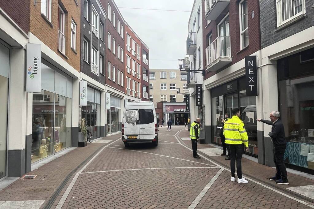 90-jarige vrouw overleden na aanrijding met bestelbus