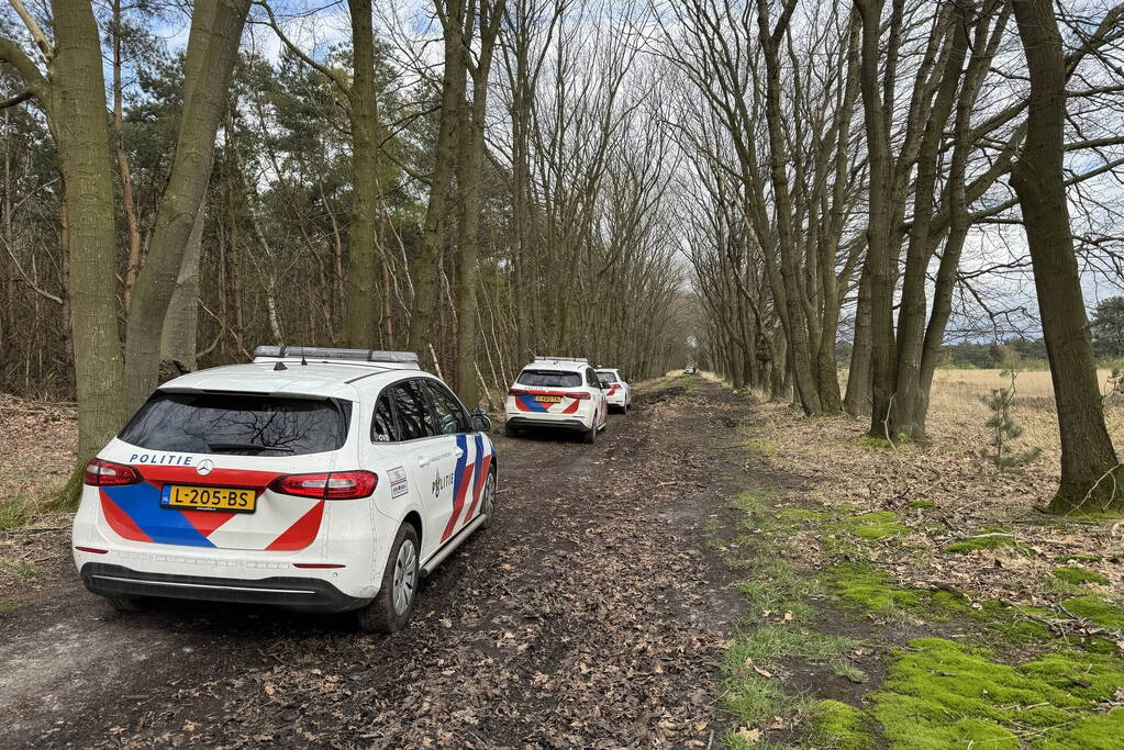 Overleden persoon aangetroffen in bosgebied