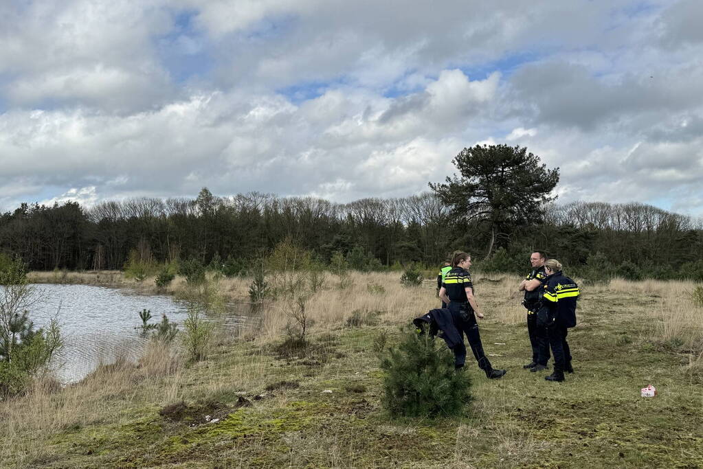 Overleden persoon aangetroffen in bosgebied