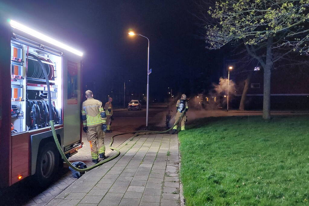 Deelscooter volledig uitgebrand