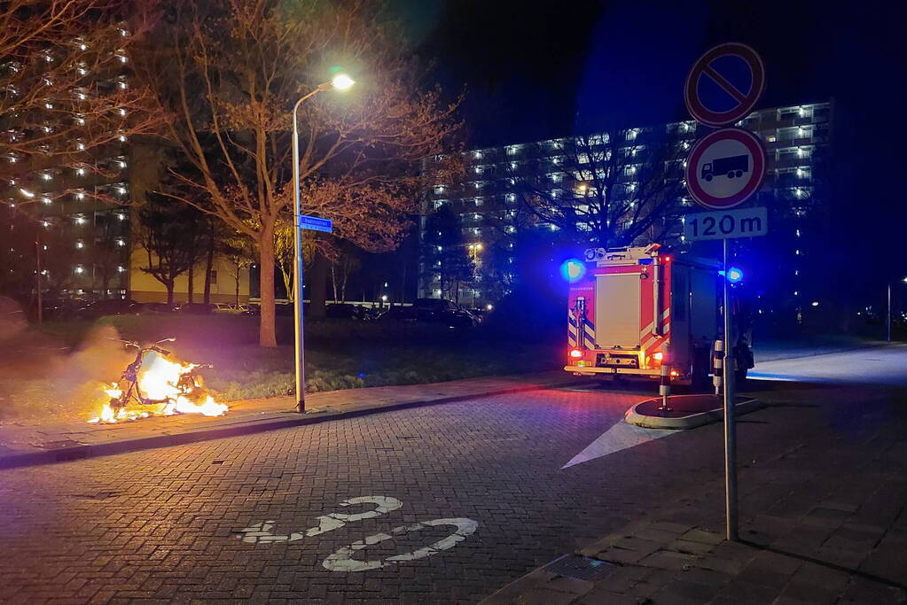 Deelscooter volledig uitgebrand