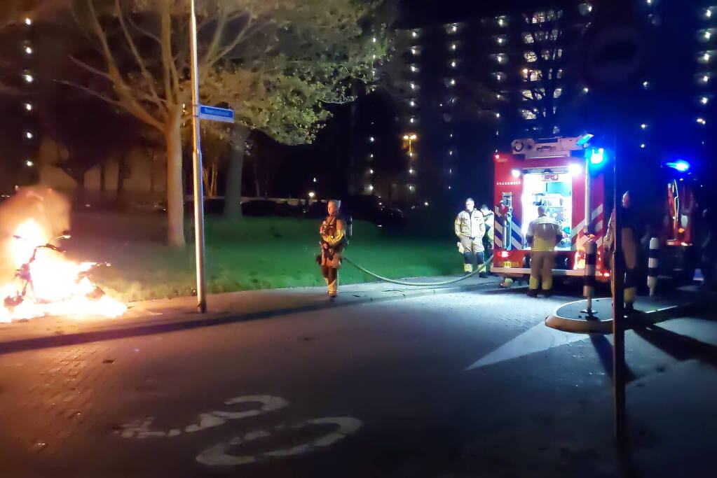 Deelscooter volledig uitgebrand