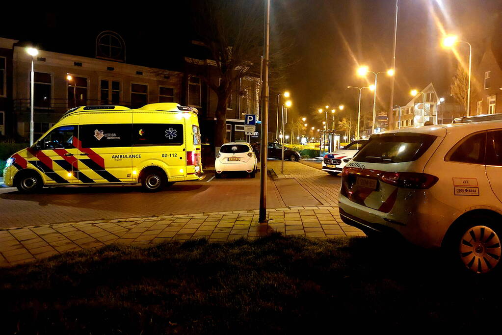 Automobilist rijdt bushokje aan diggelen